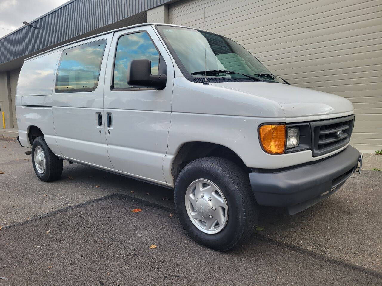 2005 FORD E-250