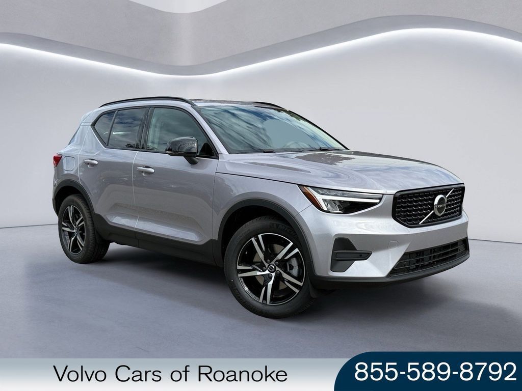 2026 VOLVO XC40