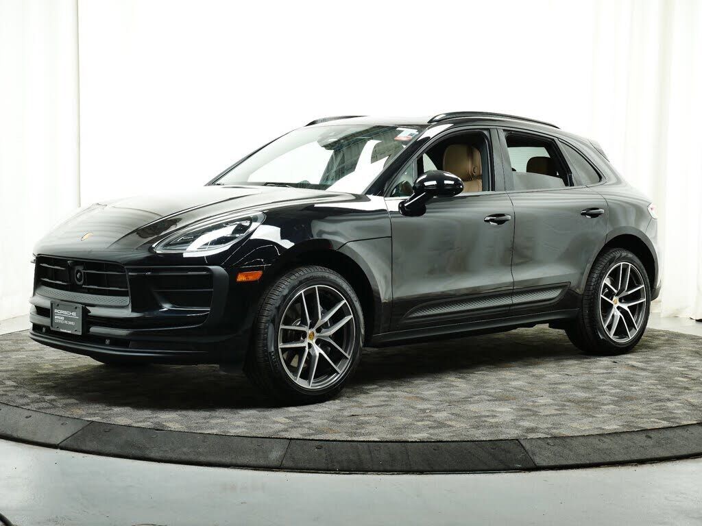 2025 PORSCHE Macan