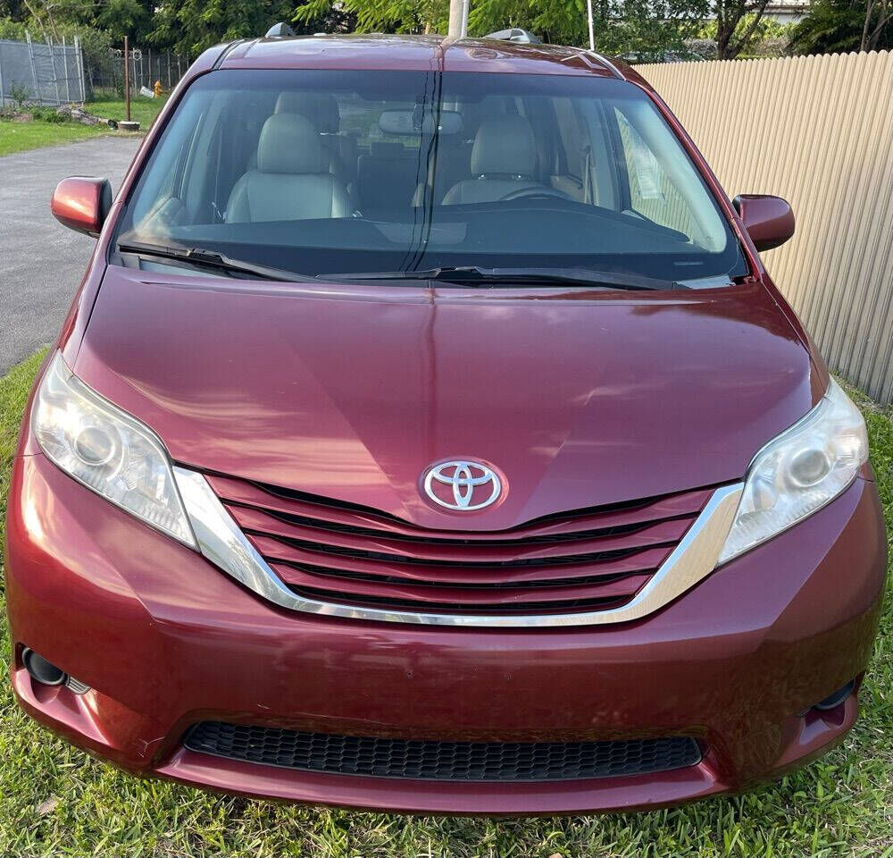 2015 TOYOTA Sienna