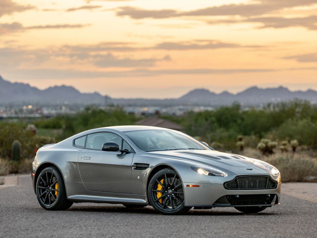 Aston Martin V12 Vantage