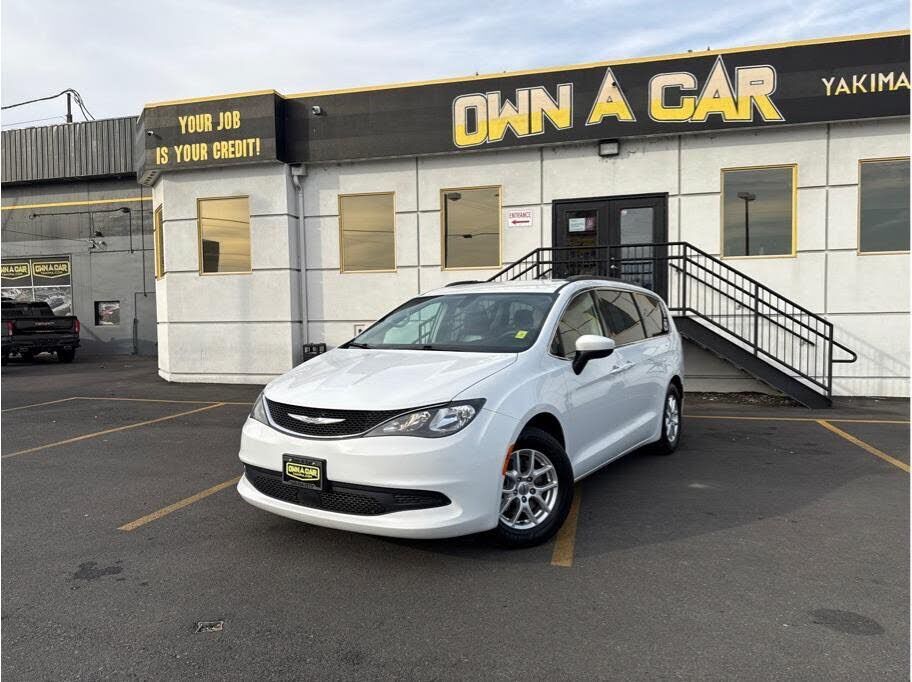 2021 CHRYSLER Voyager