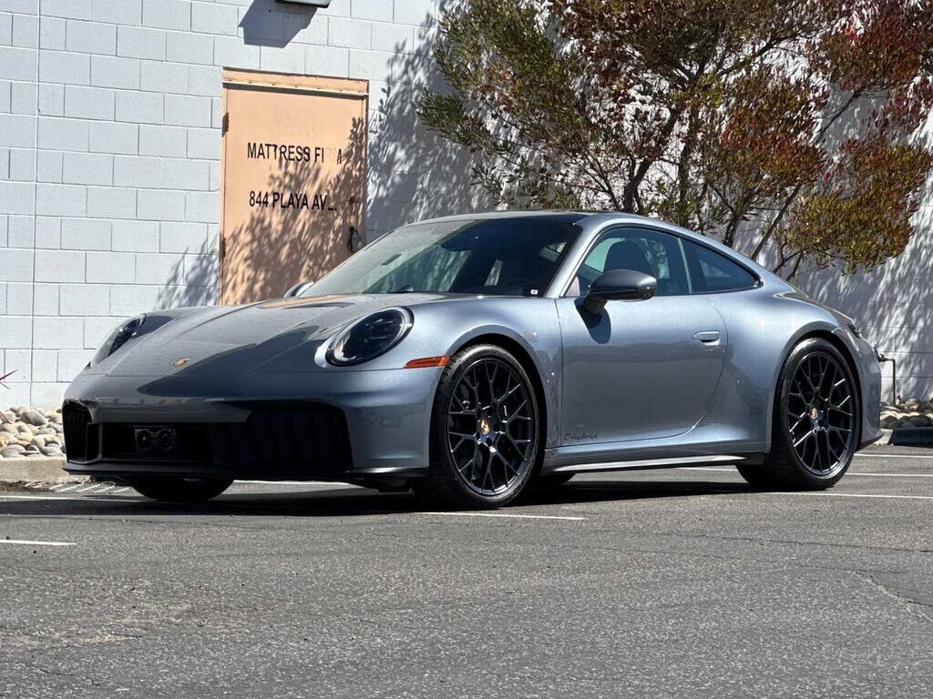 2025 PORSCHE 911