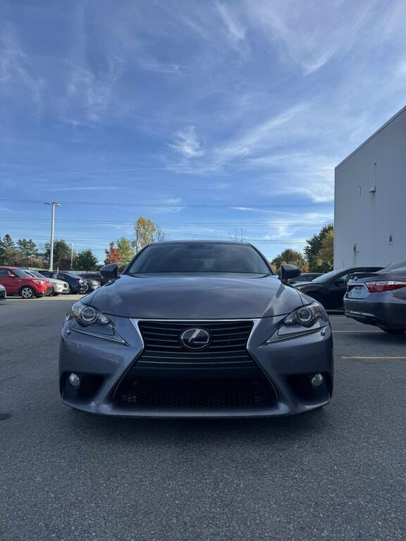 Lexus IS