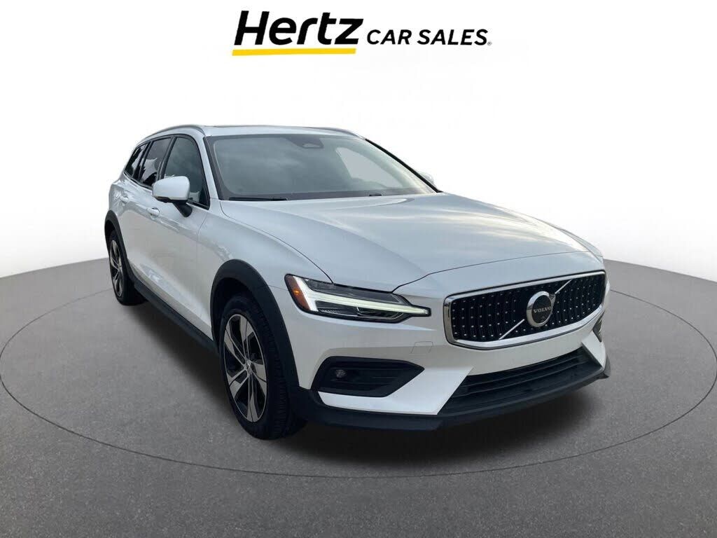 2025 VOLVO V60CC