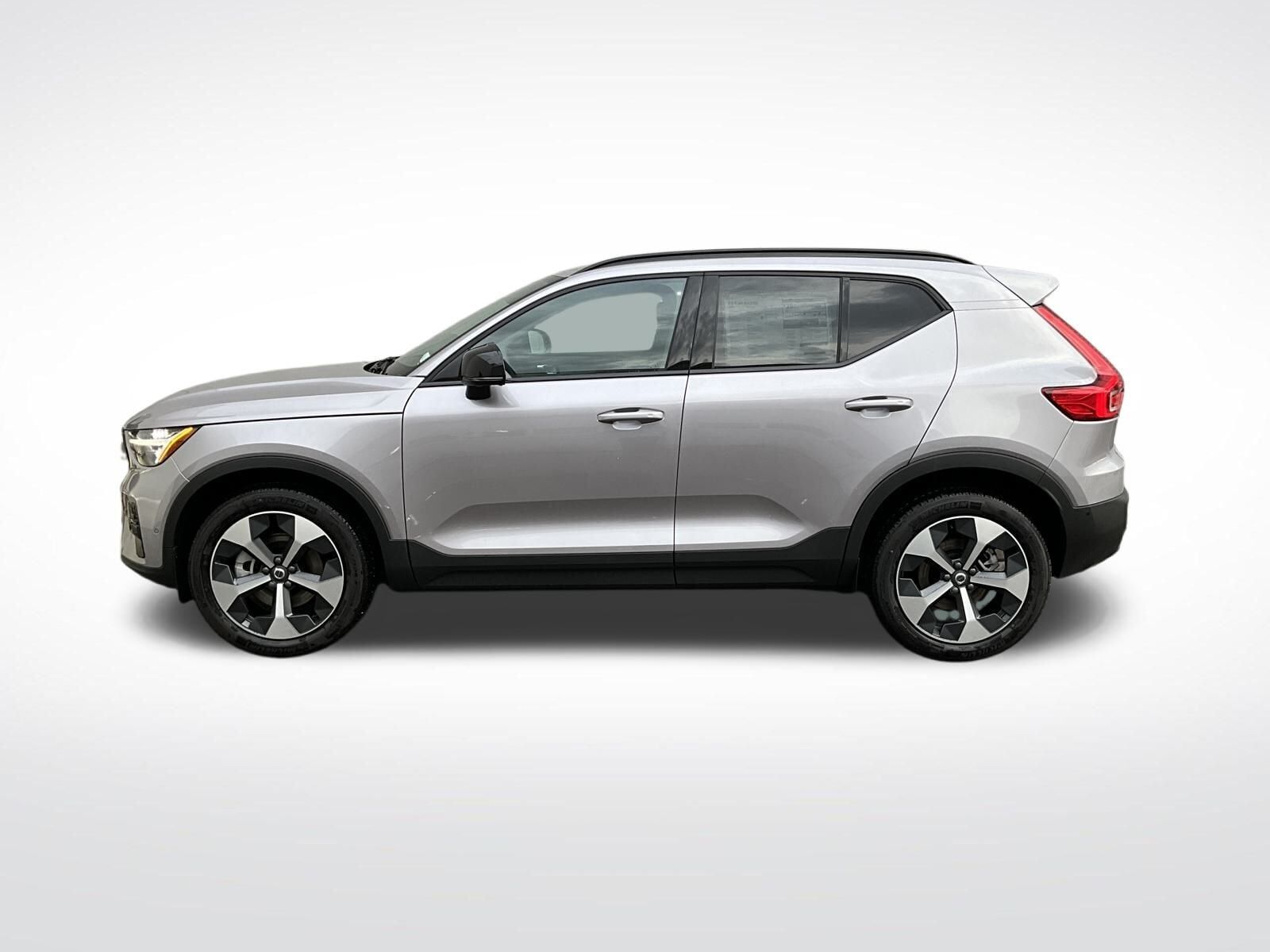 2026 VOLVO XC40