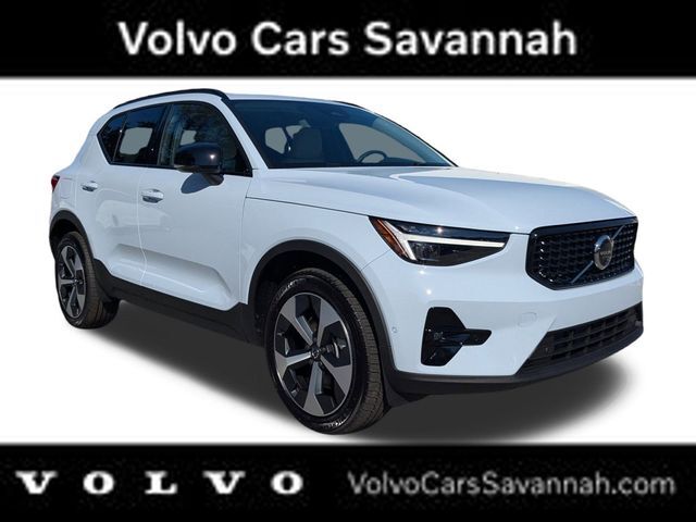 2026 VOLVO XC40