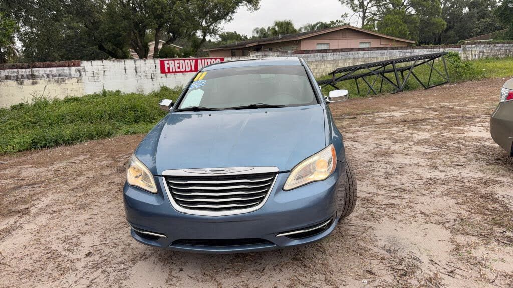 Chrysler 200
