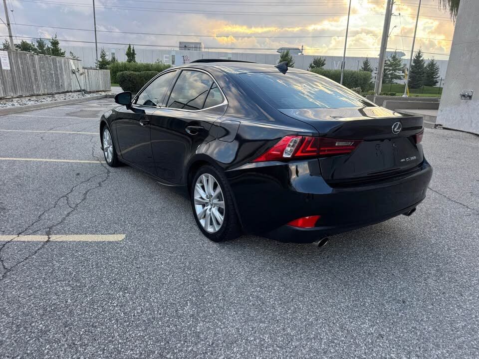 Lexus IS