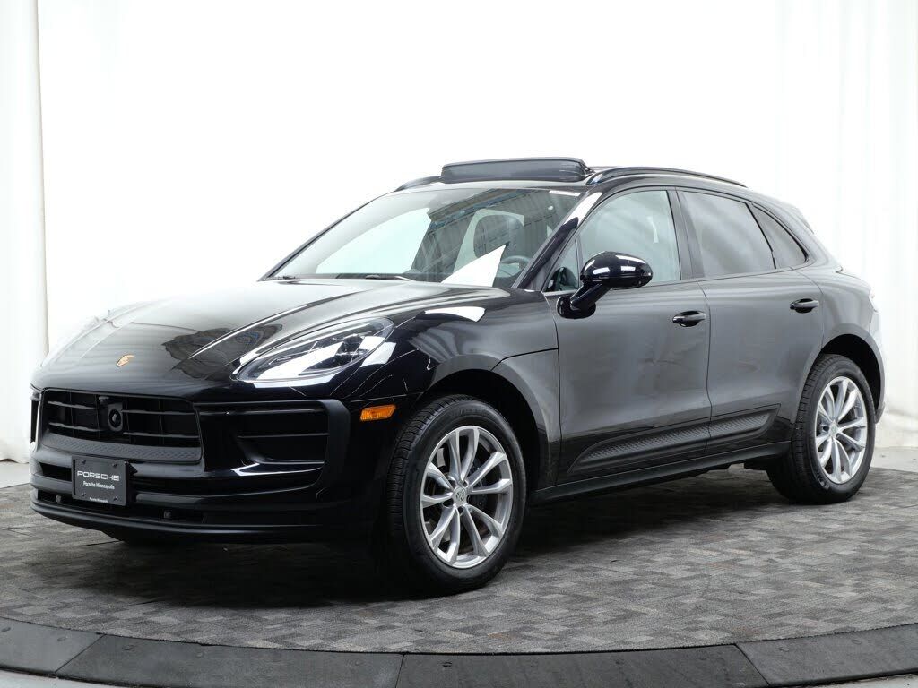 2025 PORSCHE Macan