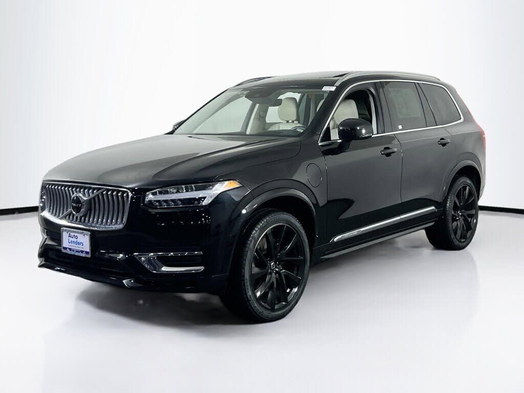 2022 VOLVO XC90