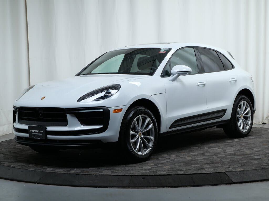 2025 PORSCHE Macan