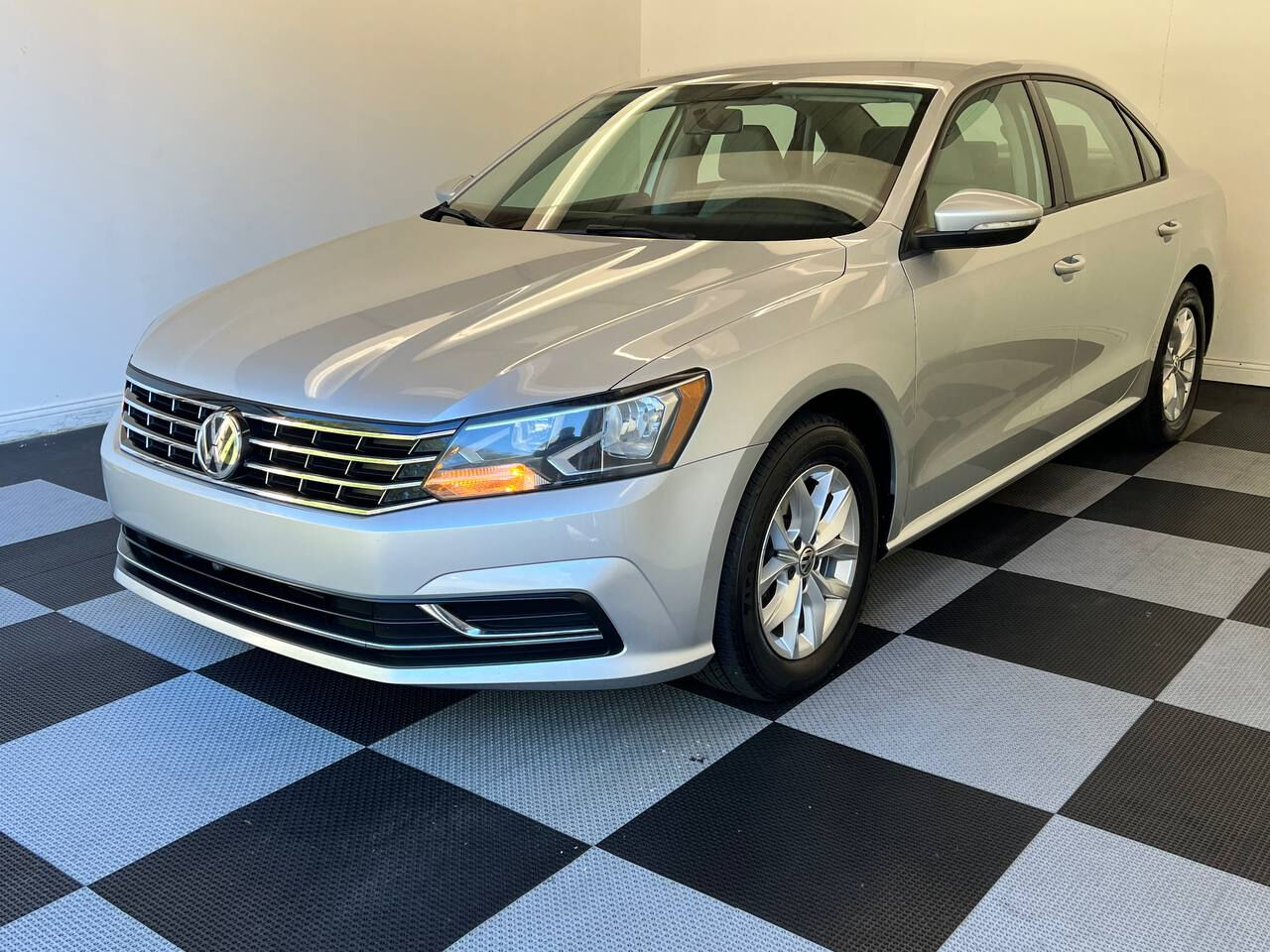 2018 VOLKSWAGEN Passat