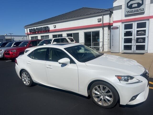 Lexus IS