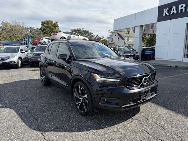 2020 VOLVO XC40