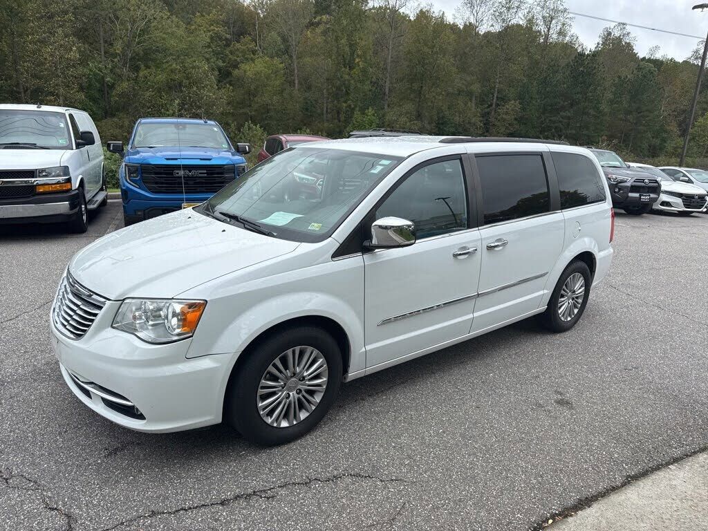 2015 CHRYSLER Town and Country