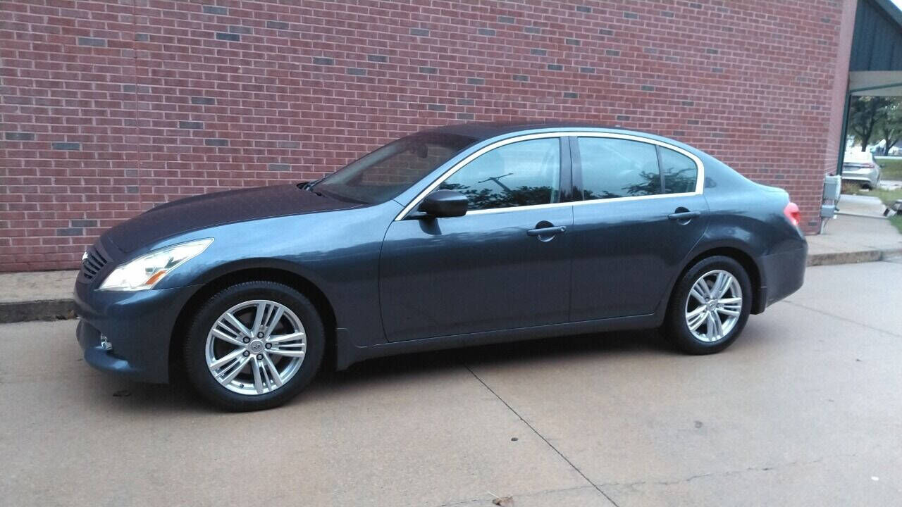 2011 INFINITI G37