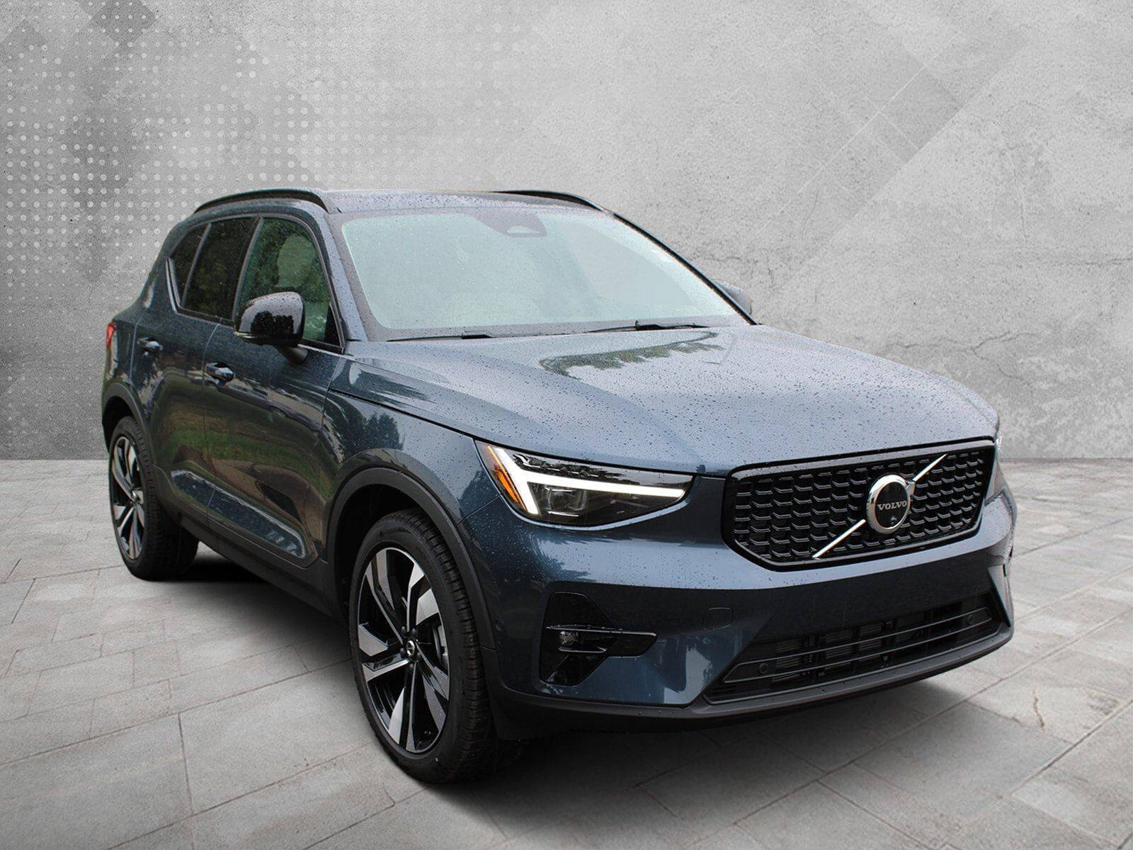 2026 VOLVO XC40