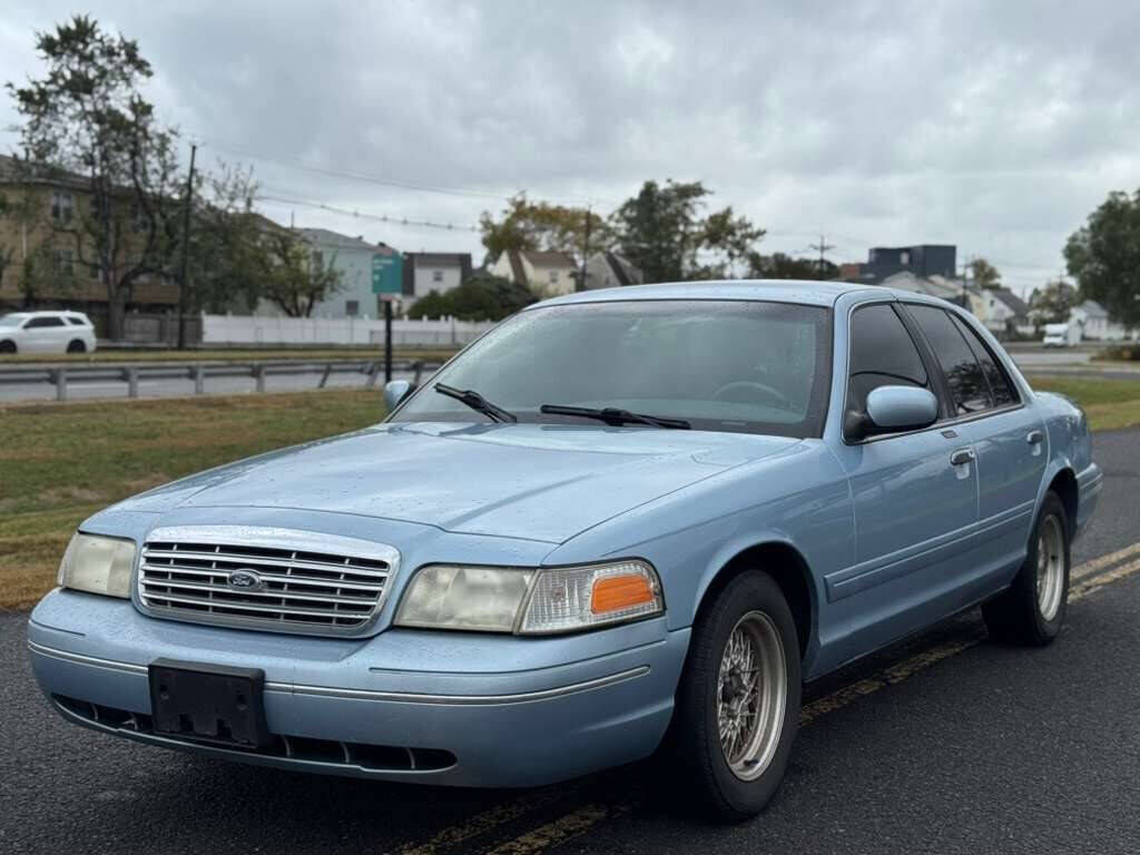 Ford Crown Victoria