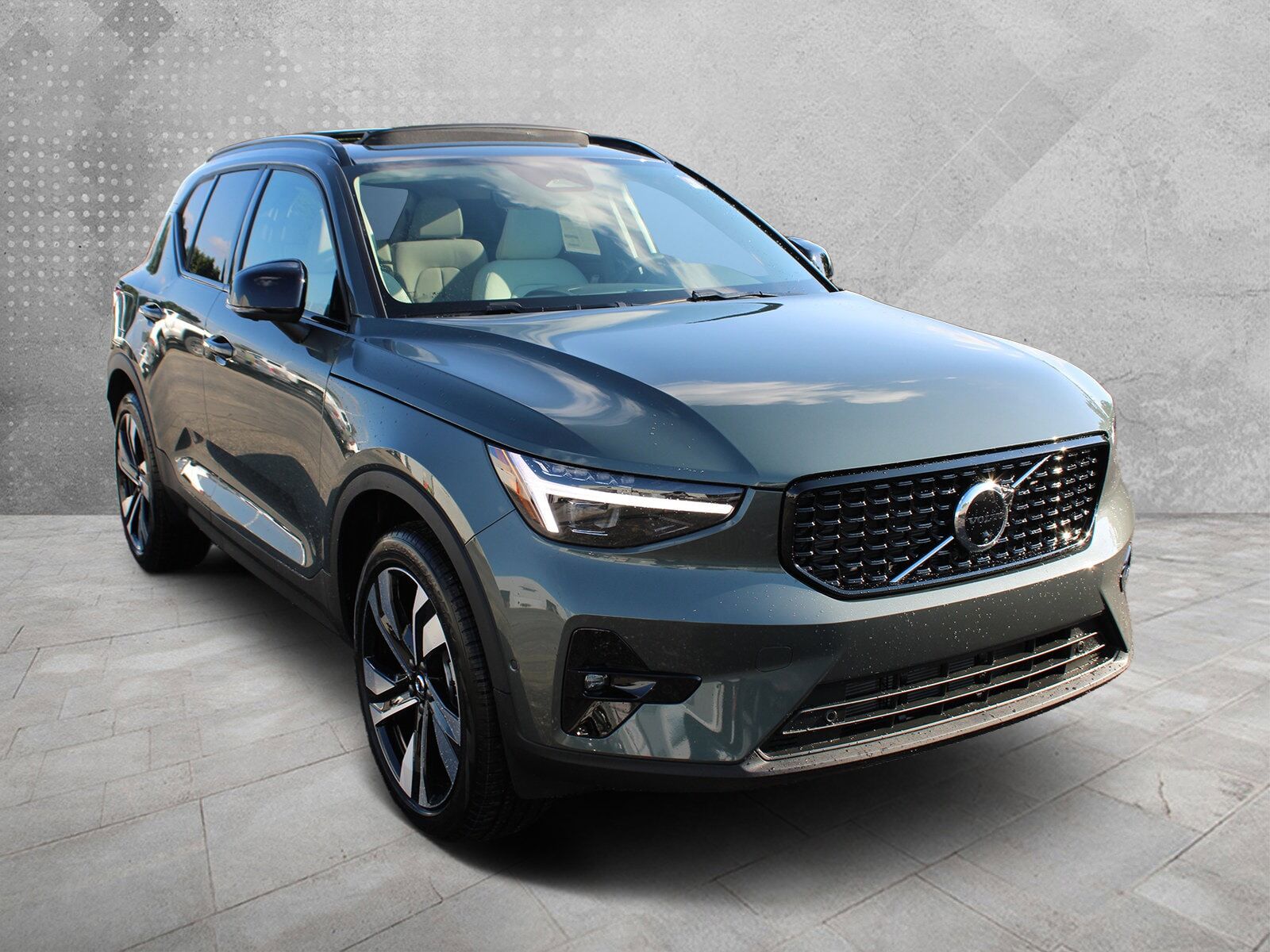 2026 VOLVO XC40