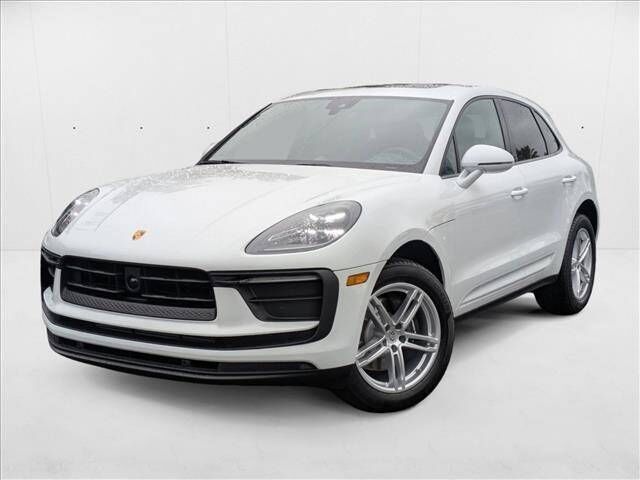 2025 PORSCHE Macan