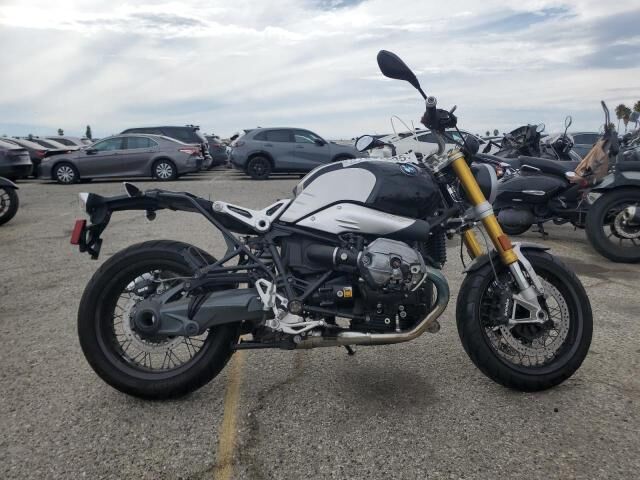 BMW R nineT