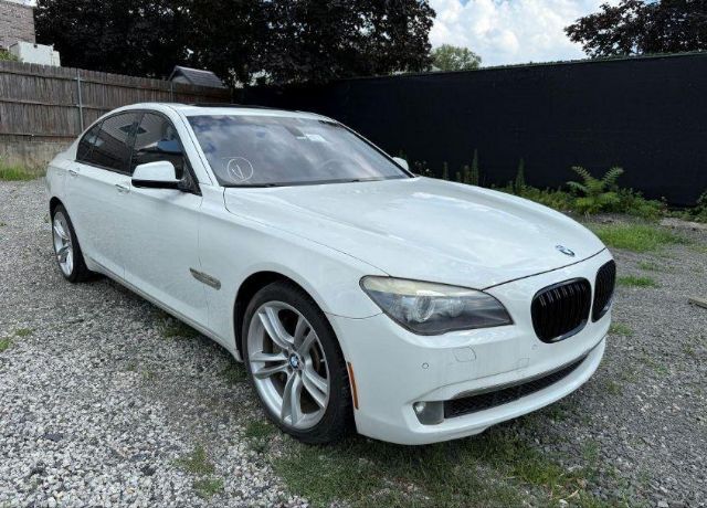 BMW 750i