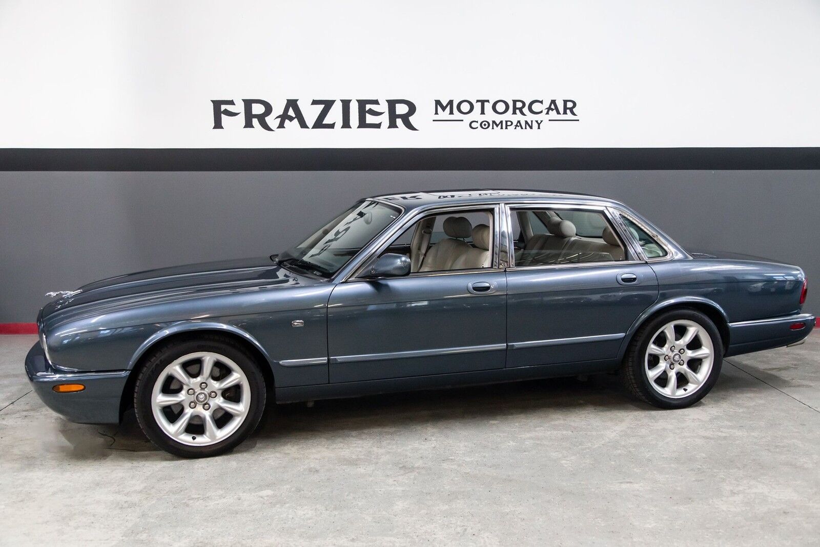 Jaguar XJR