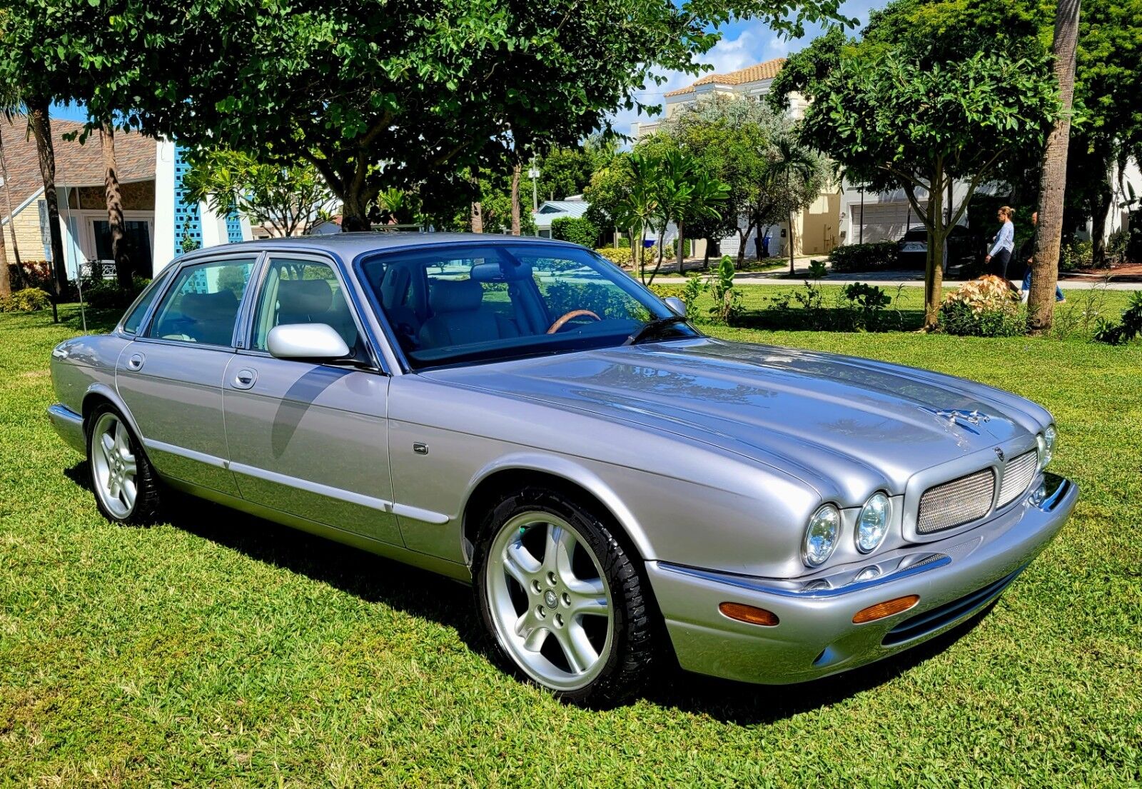 Jaguar XJ