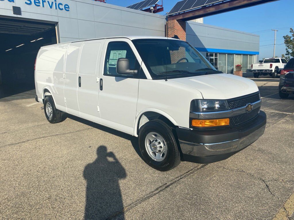 2025 CHEVROLET Express