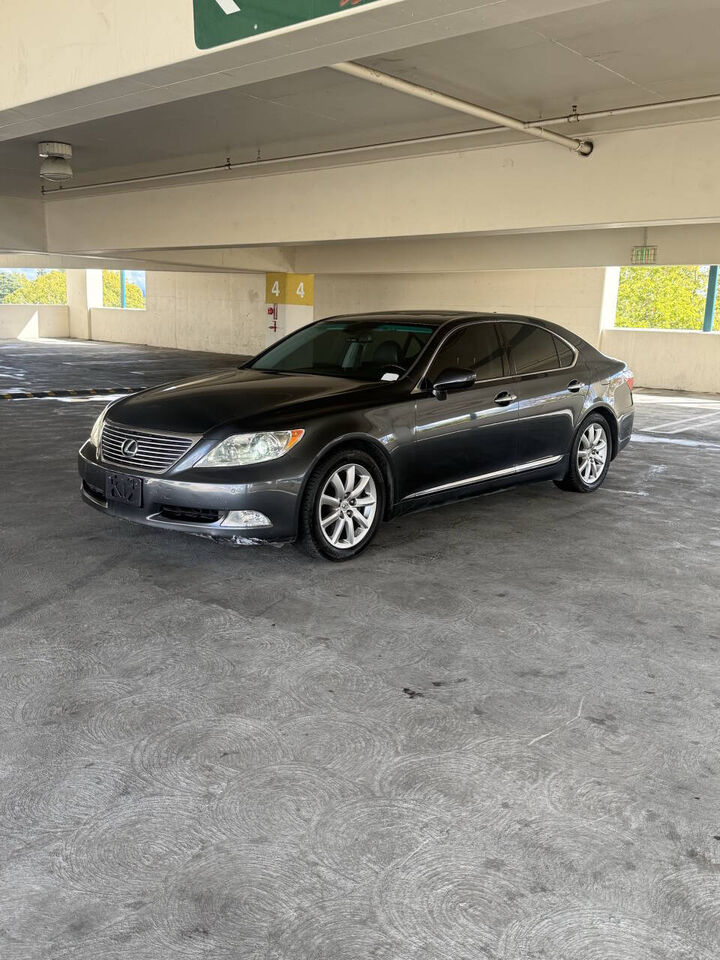 Lexus LS