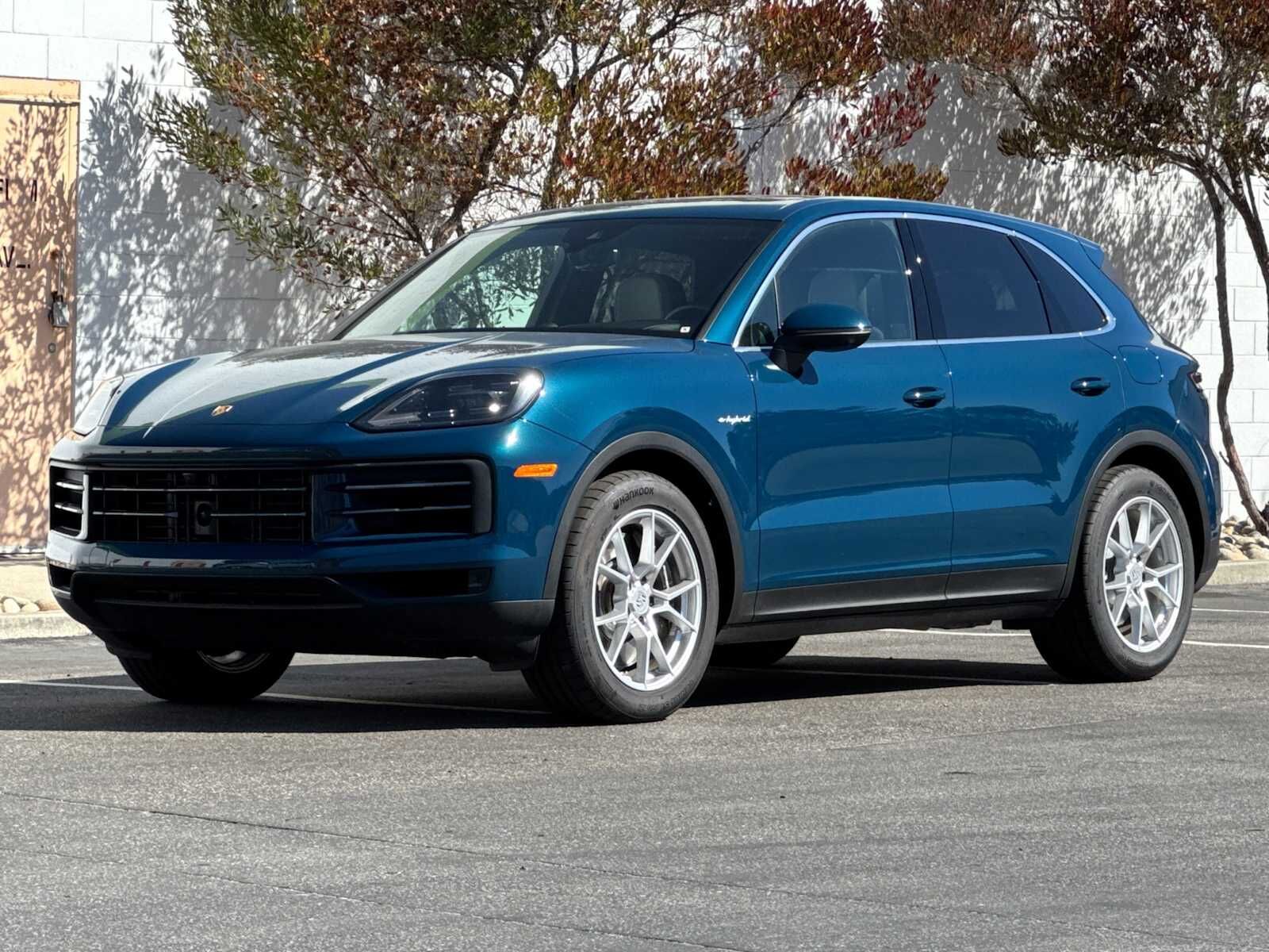 2024 PORSCHE Cayenne