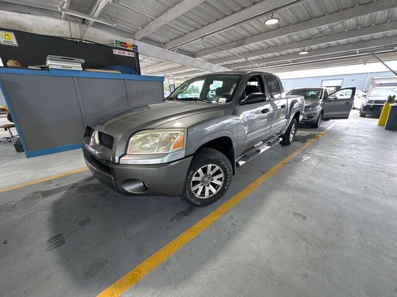 Mitsubishi Raider