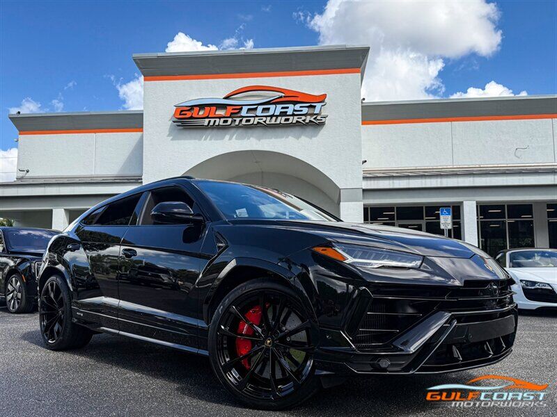 2024 LAMBORGHINI URUS