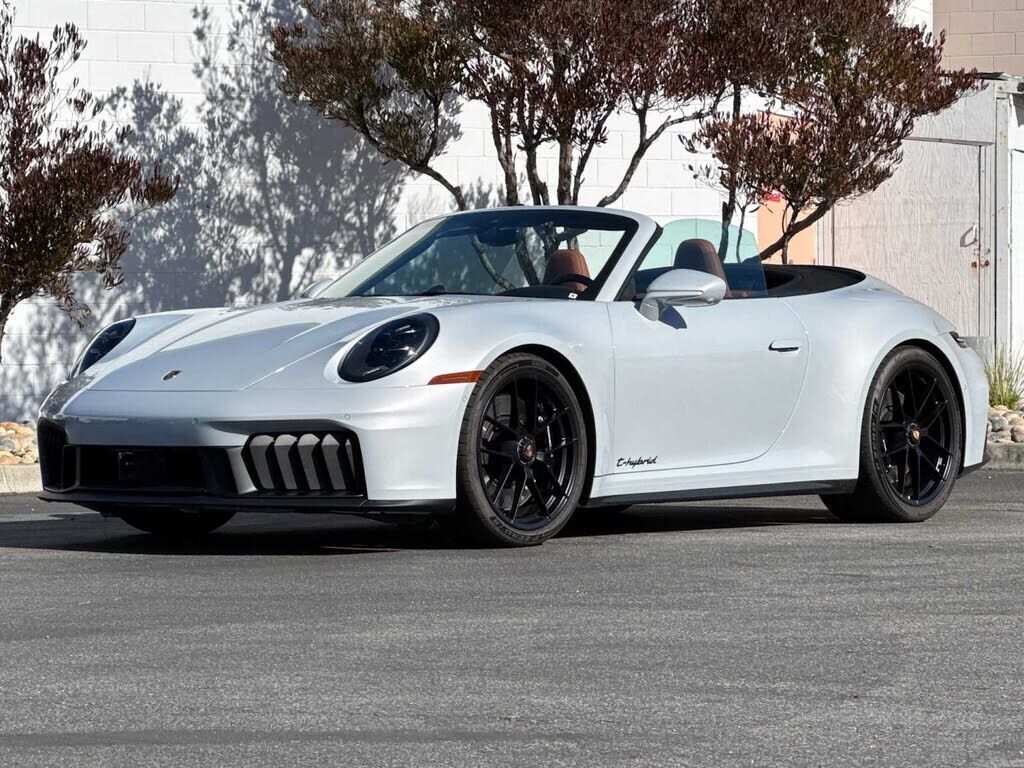 2025 PORSCHE 911