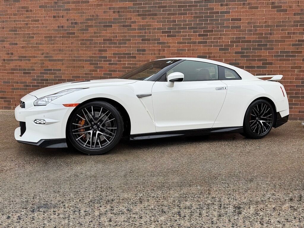 2024 NISSAN GT-R
