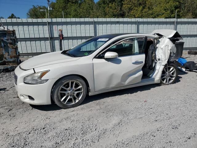 Nissan Maxima