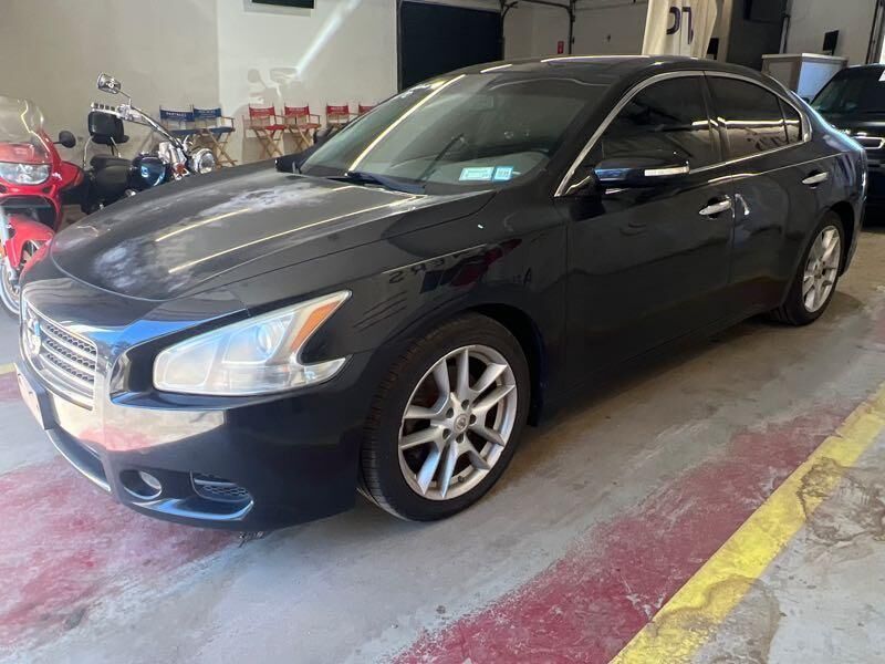 Nissan Maxima