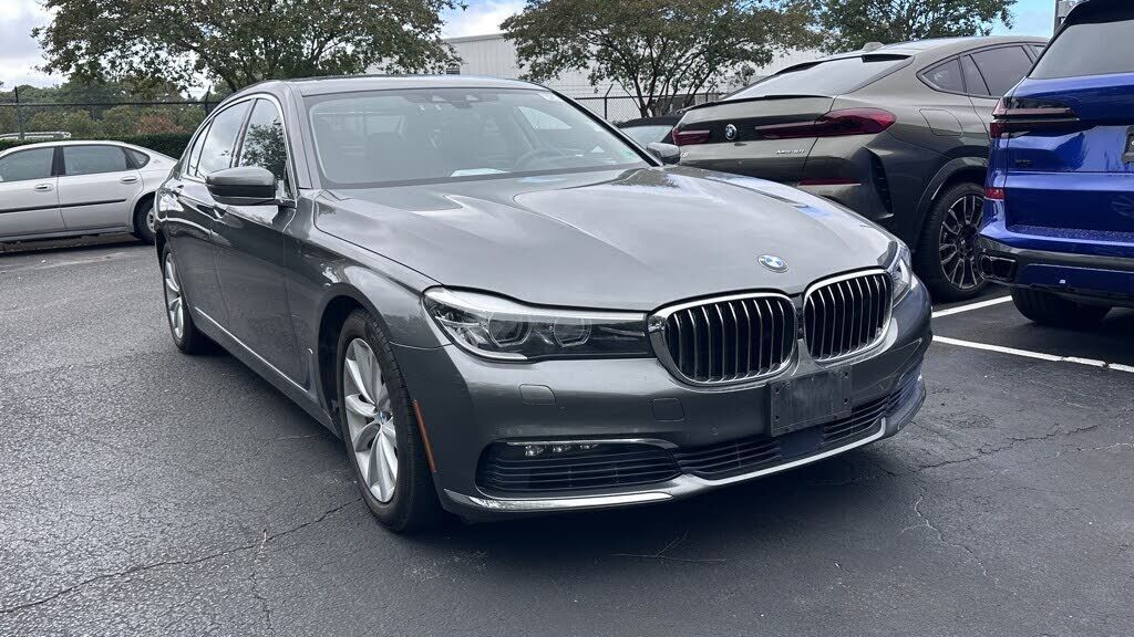 BMW 740i