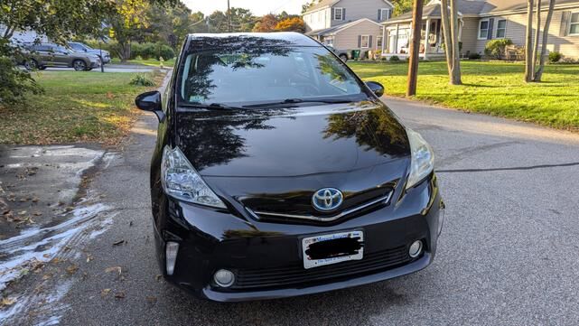 Toyota Prius V