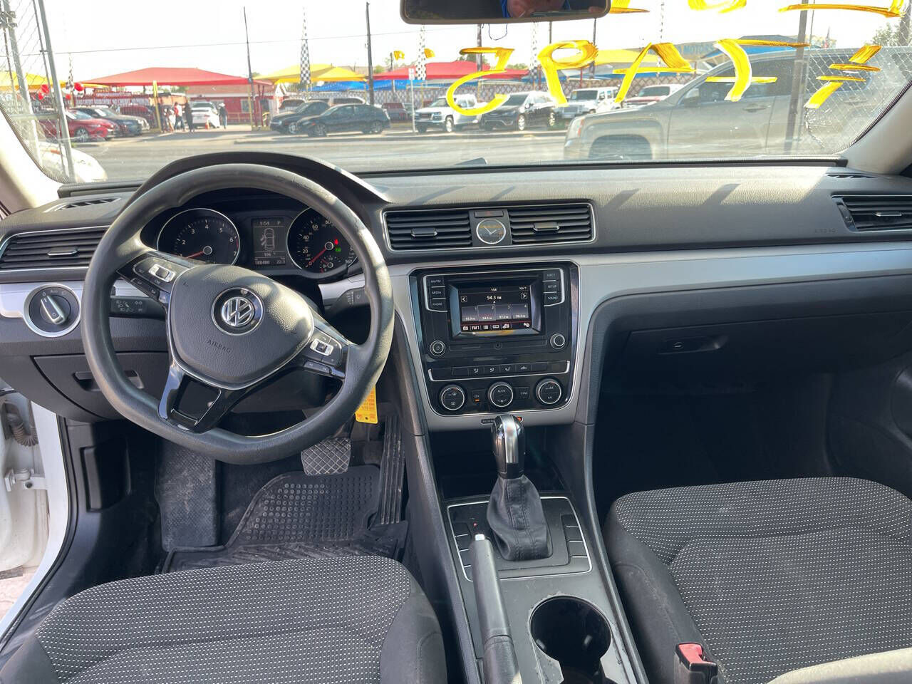 2016 VOLKSWAGEN Passat