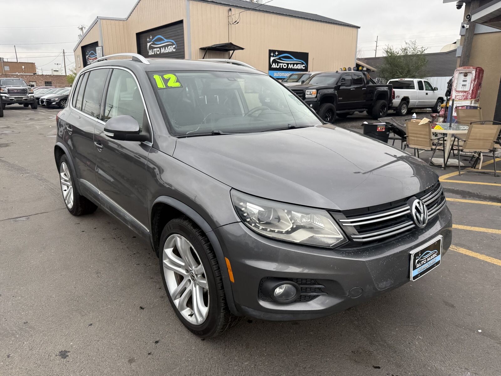 2012 VOLKSWAGEN Tiguan