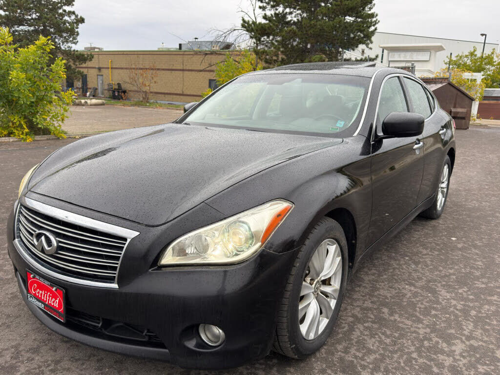 Infiniti M56