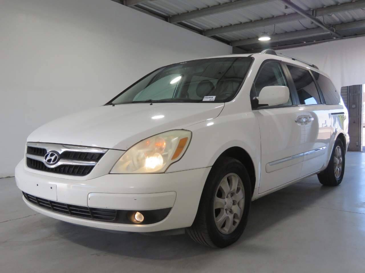 Hyundai Entourage