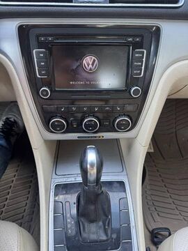2012 VOLKSWAGEN Passat