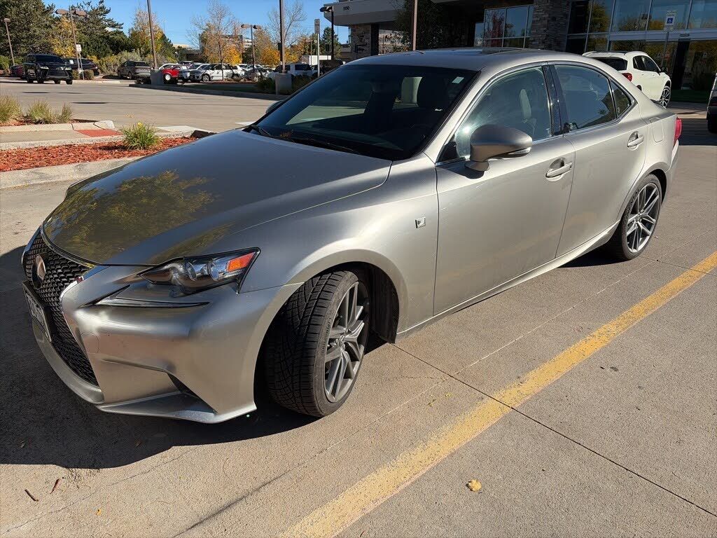 Lexus IS