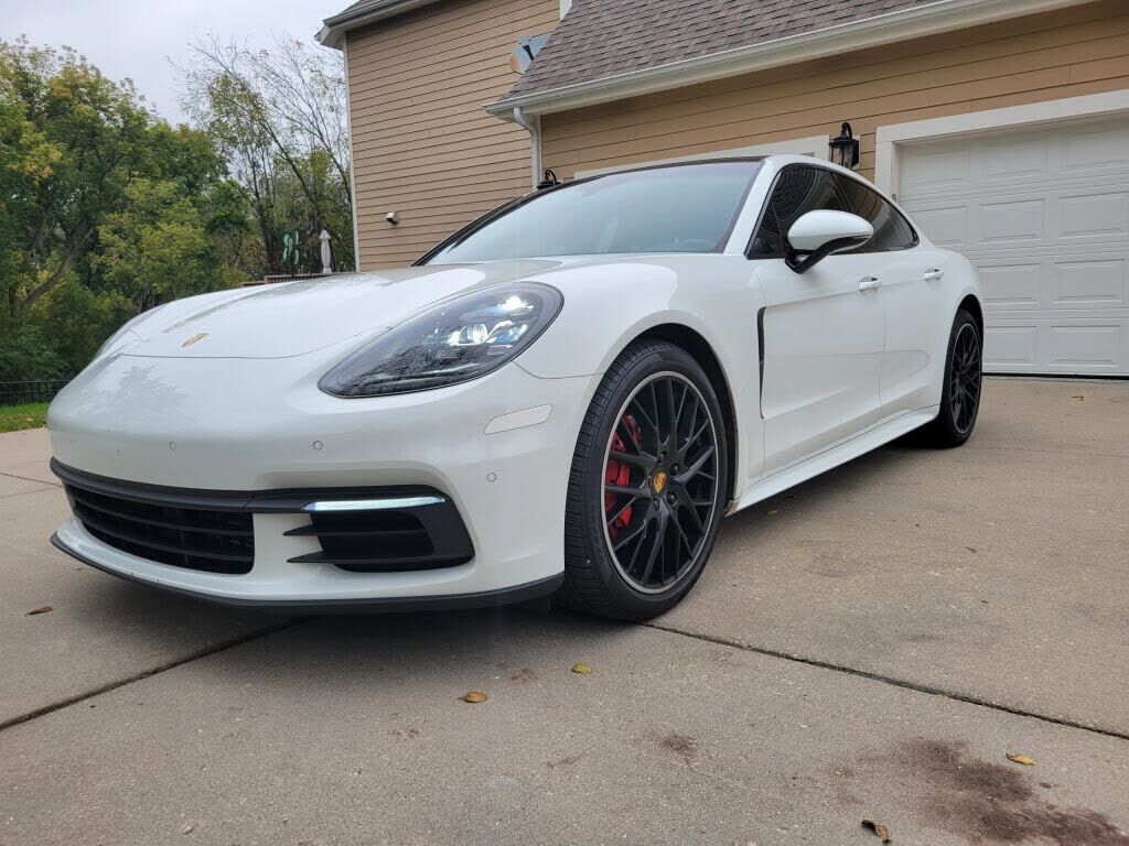 2018 PORSCHE Panamera