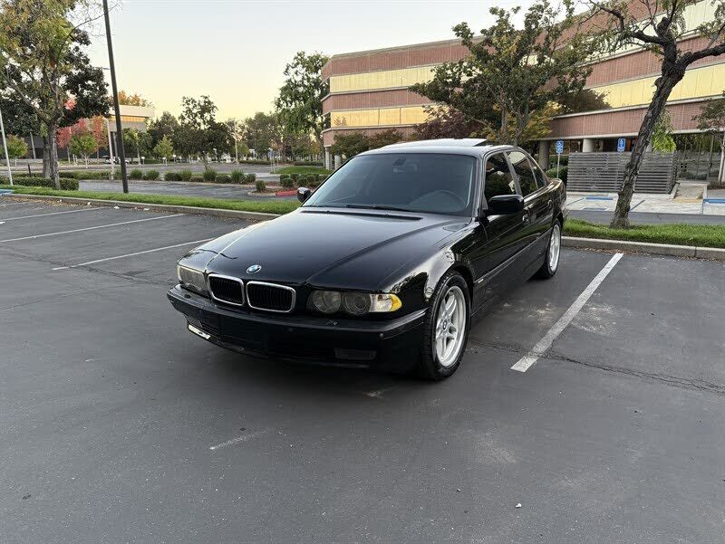 BMW 740i