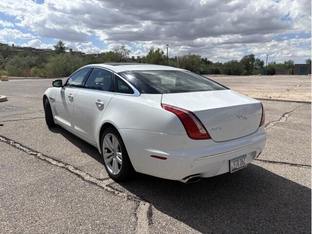 Jaguar XJ