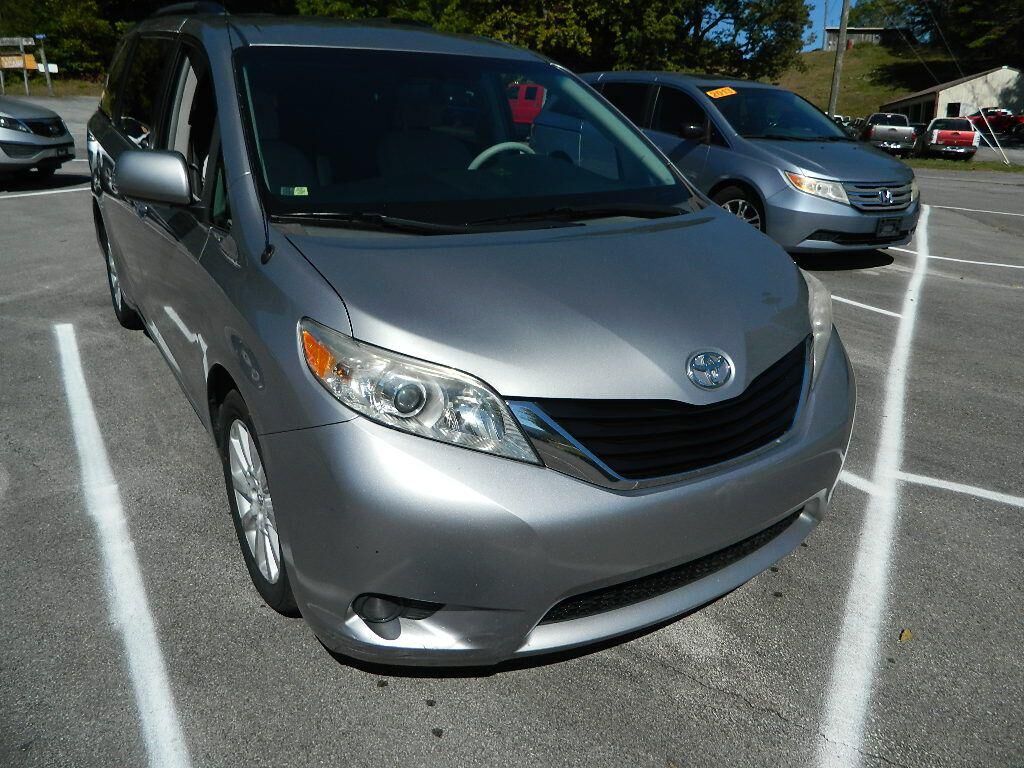 2012 TOYOTA Sienna